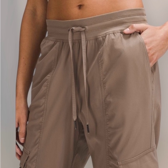 lululemon athletica cargo dance studios - Picture 3 of 7